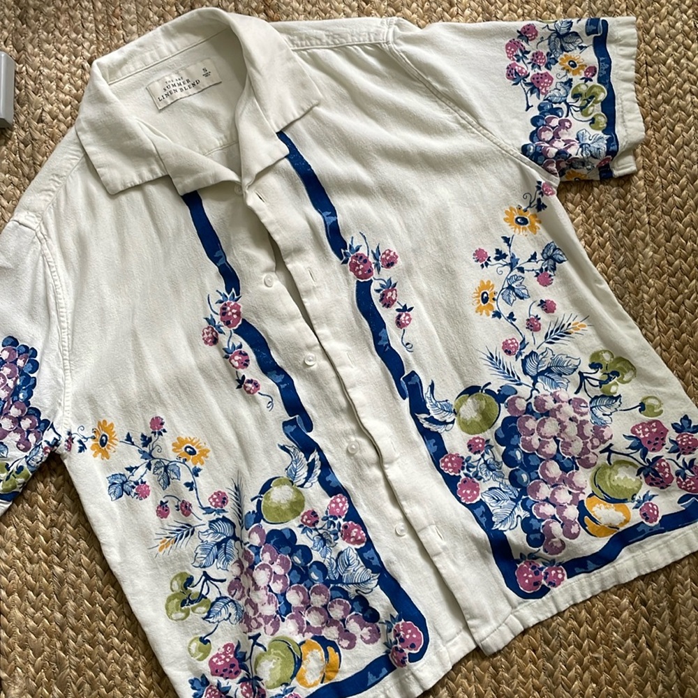 Abercrombie men’s summer linen blend button down with floral fruit print